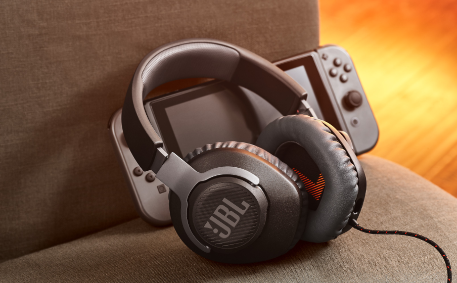 JBL Quantum 100 Be at the center of the game with JBL QuantumSOUND Signature - Image