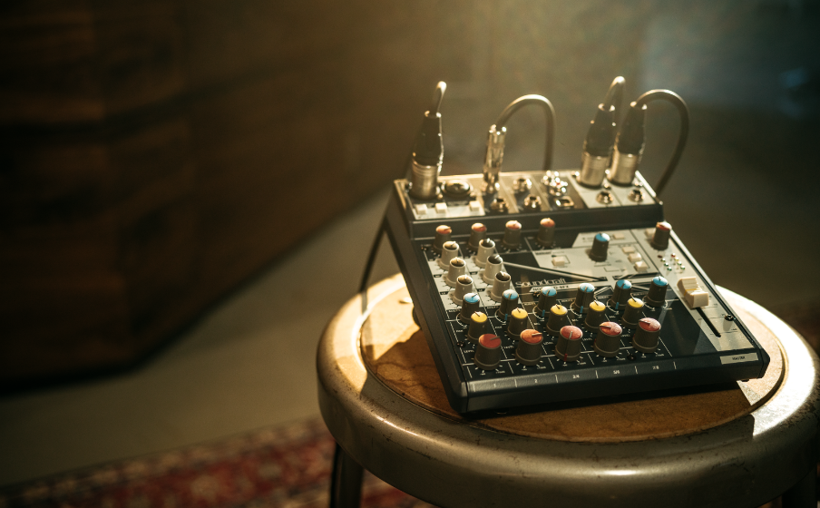 Notepad-8FX | Small-format analog mixing console with USB I/O and
