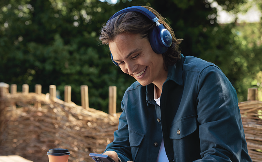 JBL LIVE 770NC ワイヤレスヘッドホン　ブラック JBL Live 770NC | Wireless Over-Ear Headphones with True