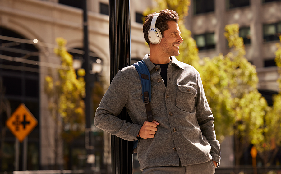 【そら】JBL Tour One M2 ブラック JBL Tour One M2 | Wireless over-ear Noise Cancelling headphones